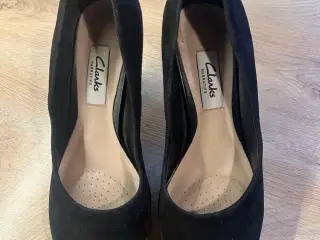 Sorte Clarks højhælet sko