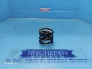 Massey Ferguson 6465 Fjeder 3382481M2