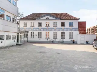 Klassisk ejendom m. fælles tagterrasse og parkering