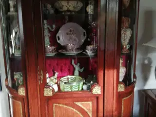 Orientalsk vitrine 