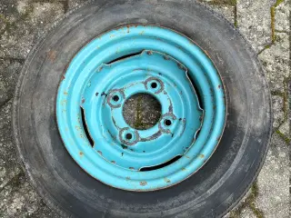 Ford Anglia - Dæk med fælge 