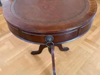 Smukt søjlebord