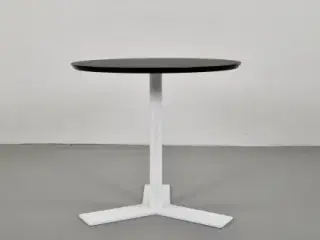 Dencon cafebord med sort plade og hvidt stel