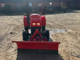 Traktor DONG Feng
