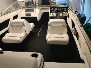 Motorbåd Bayliner med Trailer