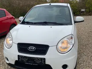 Nysynet Kia Picanto 1,1 benzin fra 2010. 