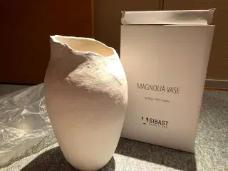 Magnolia vase, ny