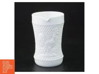 Hvid presset opaline mælkeglas kande med høne relief prægning (str. 10 x 9 x 6 cm)