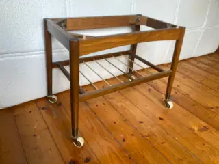 Vintage tv-bord på hjul