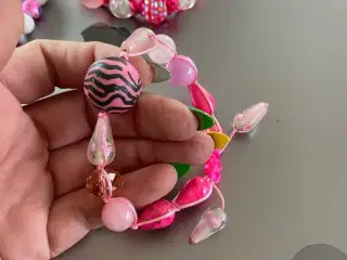 Nye knyttede armbånd