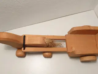 Vintage træhest i bøgetræ med vogn. L 42cm.