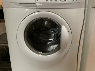 Velfungerende vaskemaskine og tørretumbler