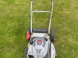 Selvkørende plæneklipper