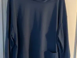 Noen: superlækker sweatshirt med asymmetrisk krave