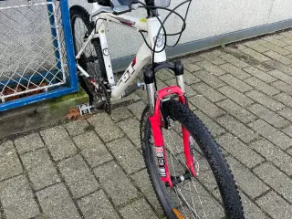 mountainbike.GT   26 tommer.     aluminum ,27gear.