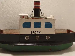 Fængselslegetøj: Færge med togspor og hjul.Ca 1930