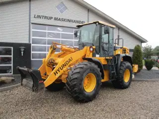 Hyundai 757-9A med 620/75R26 traktor hjul montering på