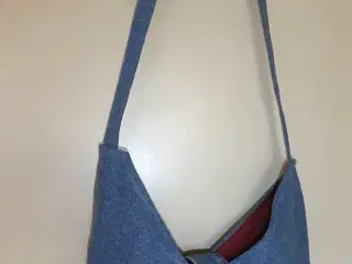 Upcyclede tasker i denim med for