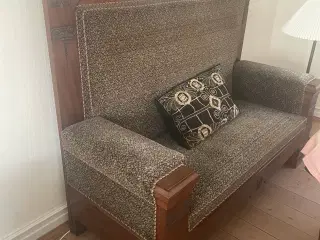 Sofa og stol med høj ryg