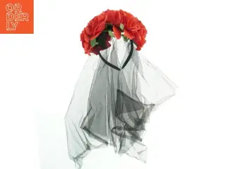 Hårbøjle med røde blomster og sort slør