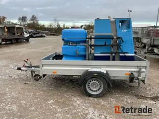 Humbauer trailer med Waterkracht WeedMaster - M samt hedtvandvasker.