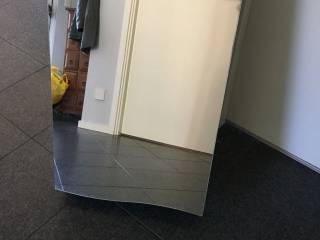 Smart toiletskab med spejl.