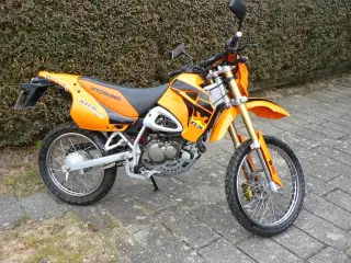 Motorcykel  Hoysung 125, kun kørt 2000km