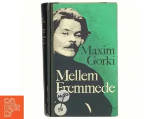 Mellem fremmede af Maxim Gorki