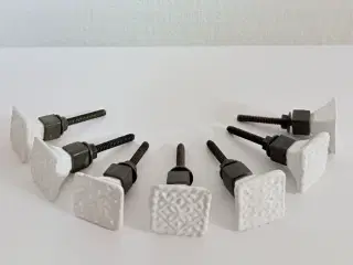 Hvide porcelænknopper - 7 stk.