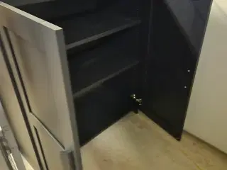 Skab med låger Brimnes fra IKEA, sort
