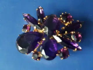 Broche, forgyldt, med flotte stene