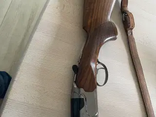 Beretta 692 12/76 71 cm løb meget fin stand.