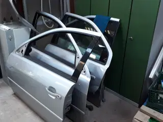 Døre + del til Ford Mondeo årg. 2005 grå. 