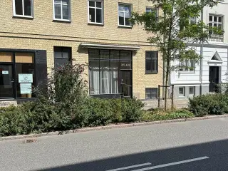 Velbeliggende erhvervslejemål på Kastetvej 42C. 9000 Aalborg!
