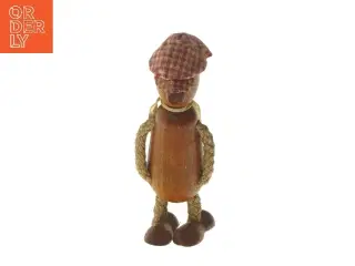 Kasket karl. Træfigur med tøj fra Lyngby (str. 13 cm)