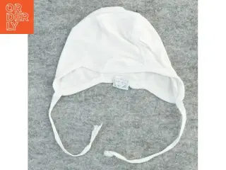 Hvid babyhue fra Fix (str. 6-10 måneder )