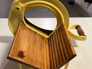 Fin gammel brød skærer ny malet 