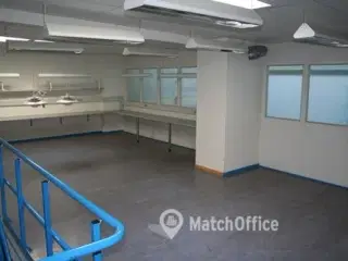 355 m2 hal + kontor
