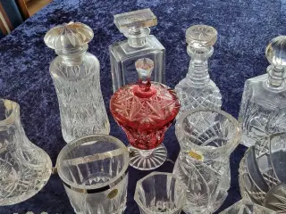 Samling af glas/krystal skåle, vaser og karafler