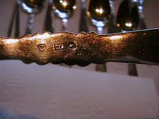 12 skeer + 12 teskeer 2 tårnet