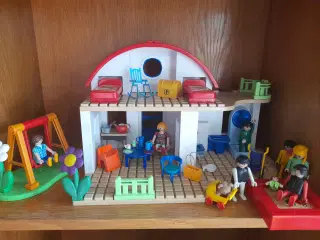Playmobil hus med meget tilbehør