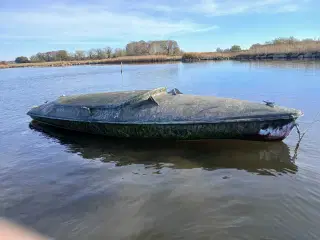 Jagtpram med indenbordsmotor