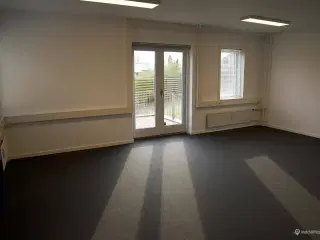 Domicil ejendom  kontor / lager.  klinik