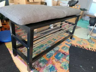 Bænk med hynde og sko hylder IKEA