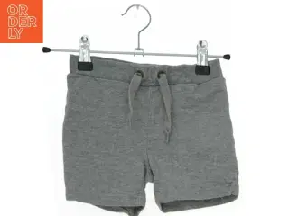 Grå shorts fra Name It (str. 92)
