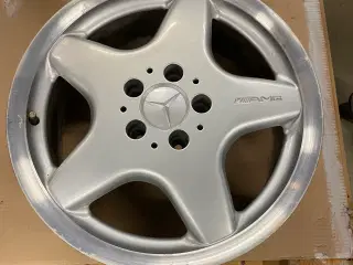Mercedes fælg Amg  7,5 x 17” ET 37 . 