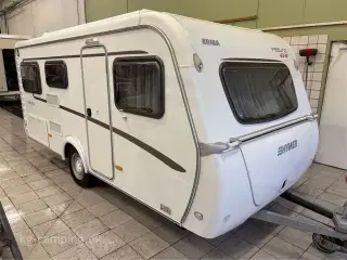 2015 - Hymer Eriba Feeling 425   Lille let rejse vogn med fortelt. Står yderst velholdt.