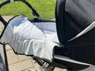 Brugt barnevogn med regnslag