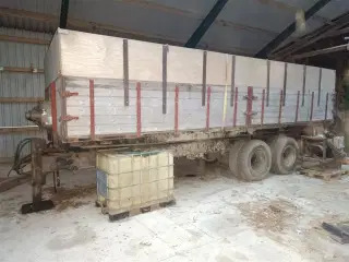 - - - Tørrevogn ca. 15- 16 tons lastbil vogn