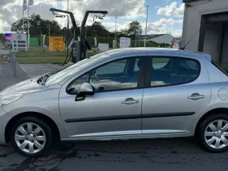 Peugeot 207 - nysynet & lav km-tal